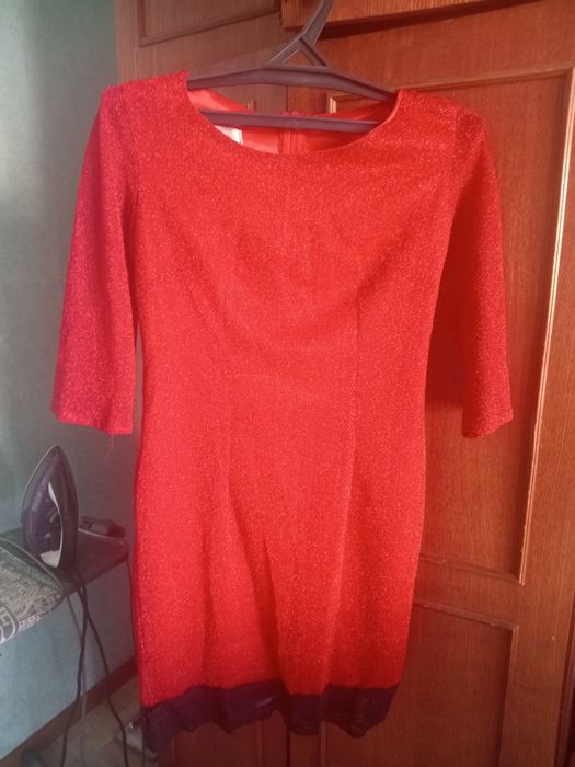 Продам женские платья