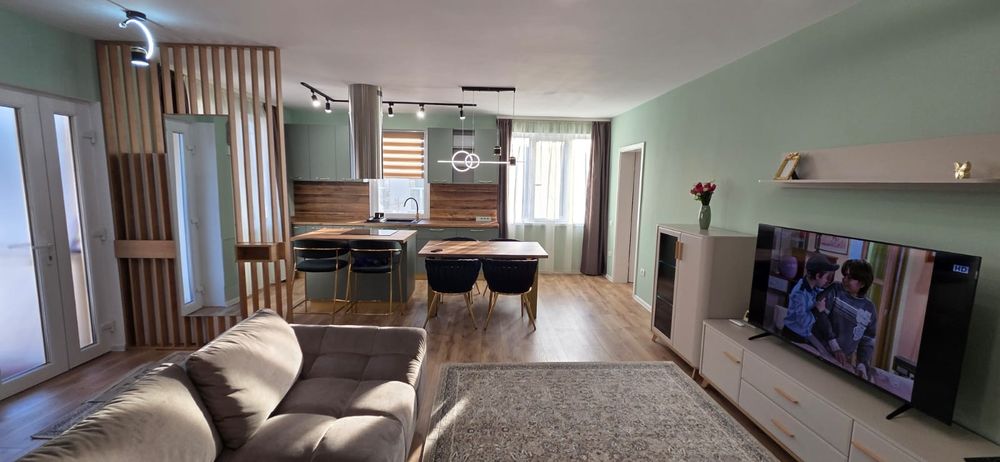 Inchiriez apartament la casă