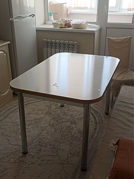 Стол для кухни.