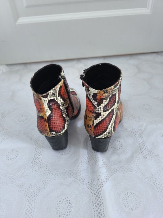 Botine piele sarpe