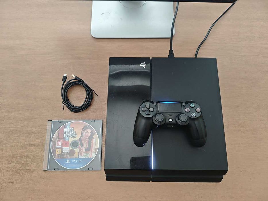 Playstation 4 със джойстик, кабели и подарък игра GTA 5, PS4 конзола