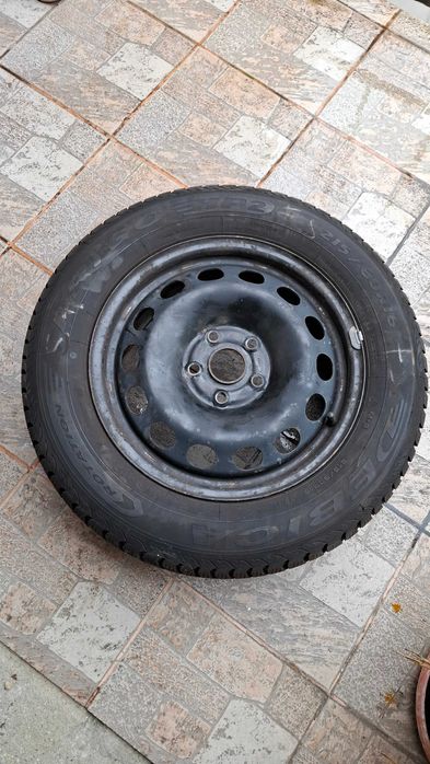 Vand 4 Cauciucuri de iarna 215/60R16 +Jante+Capace -se vand si separat