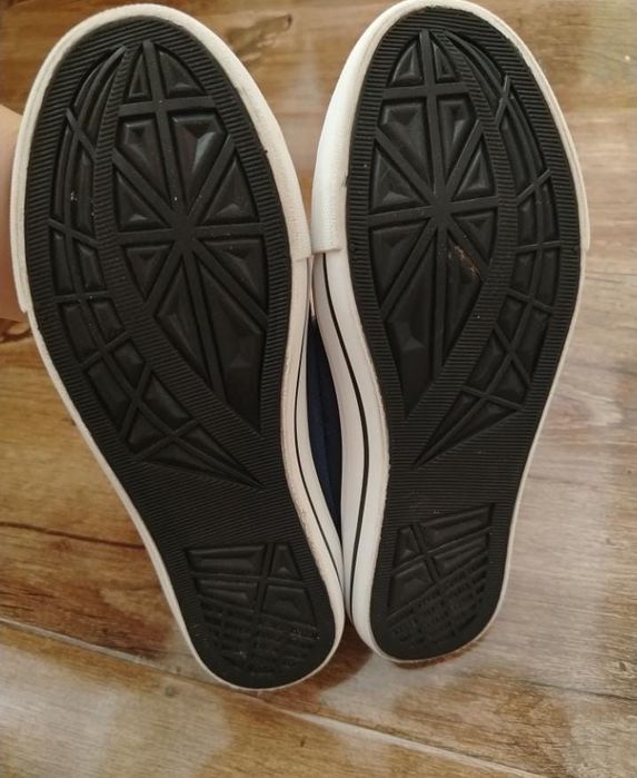 Tenisi albastri de baieti LC Waikiki stil clasic cu sireturi marime 37
