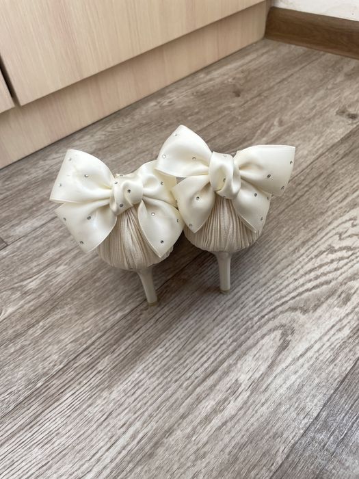 Продам свадебные туфли