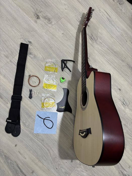 Гитара аккустическая