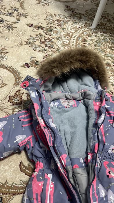 Продам зимний комбинезон на девочку