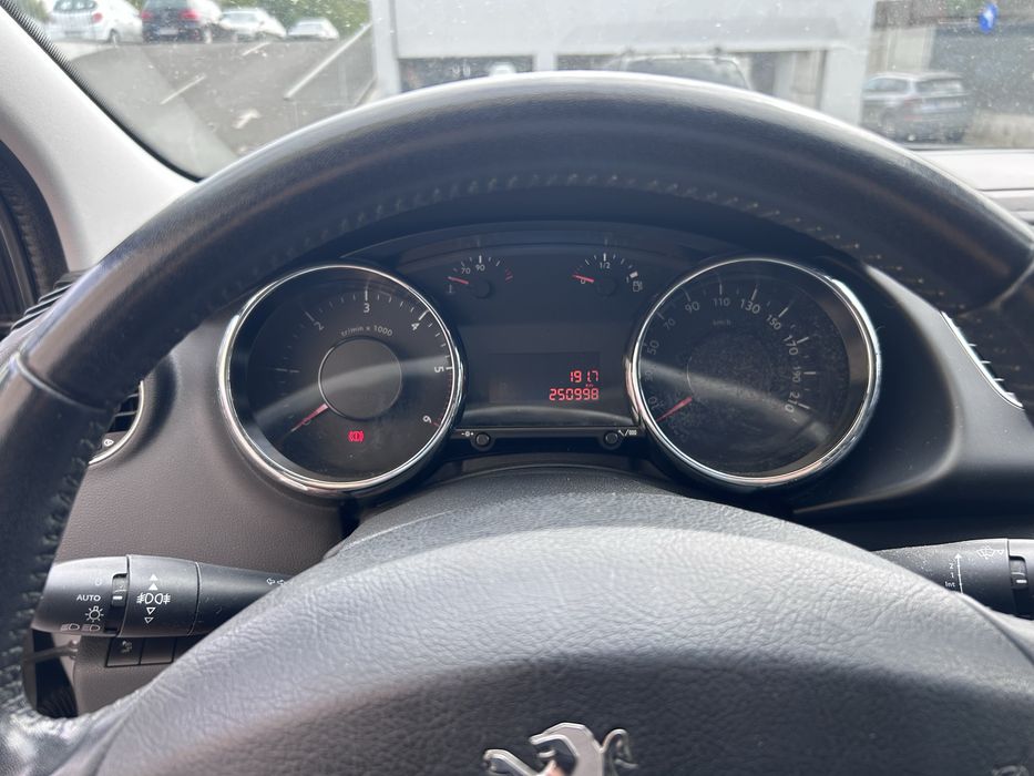 Peugeot 3008 automat 1.6 diesel 2016