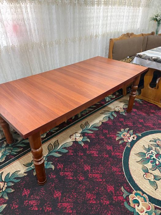 Продам стол в хорошем состояние