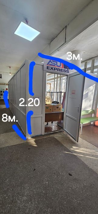 Пластиковая перегородка с двумя дверьми