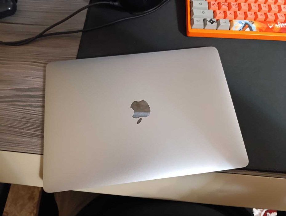 Macbook Pro 13 inch 8Gb RAM, M2 512GB memory