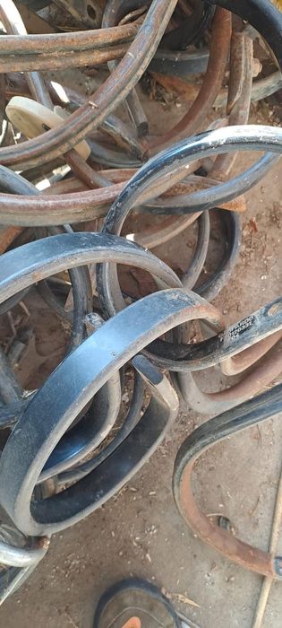 Vând următoarele piese