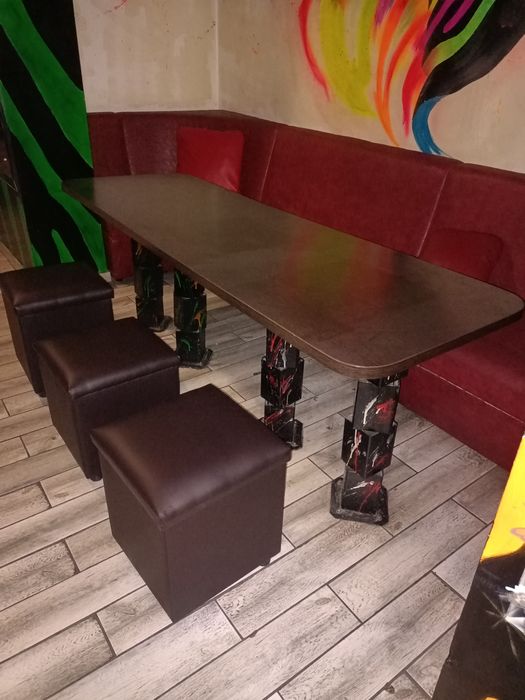 Продам комплект диван+стол+пуфики