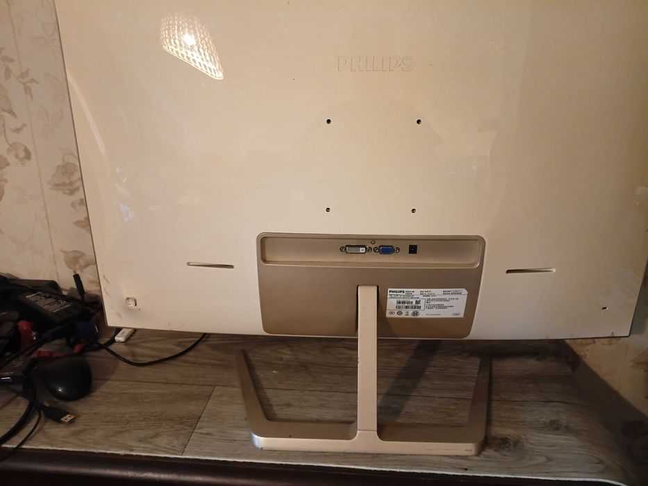 Монитор Philips 32"