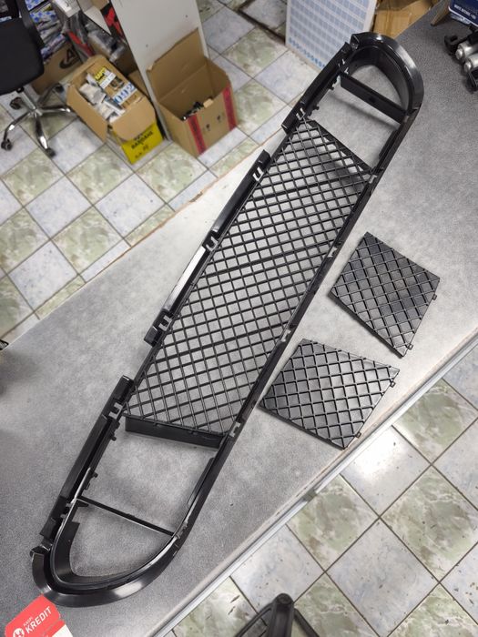 BMW E60 решотка туманки бампера