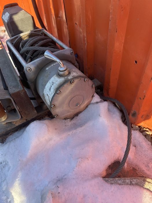 Продам лебедку 24 вольта 16500 lbs