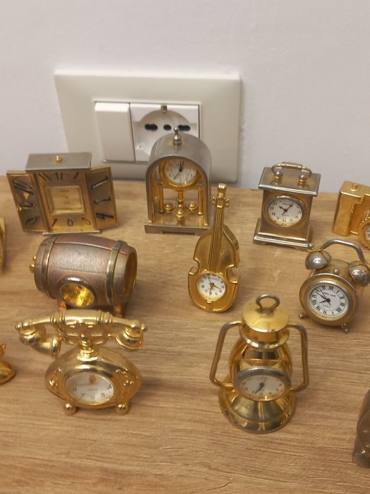 Ceas miniatură deosebit