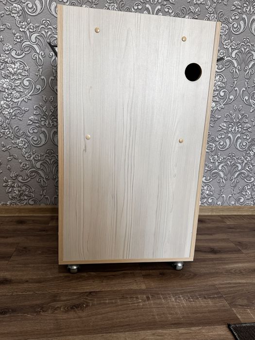 Продам косметологическую тумбу