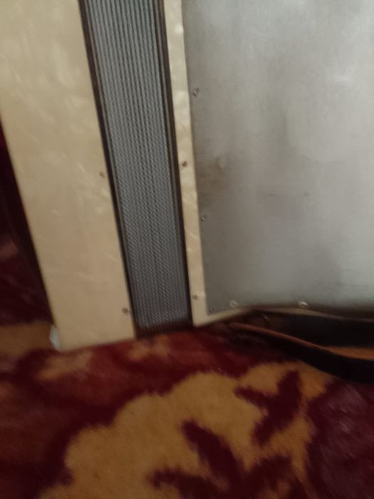 Vând Acordeon Hohner 80 de bași