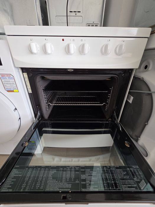 Свободностояща печка с керамични котлони Voss/Electrolux