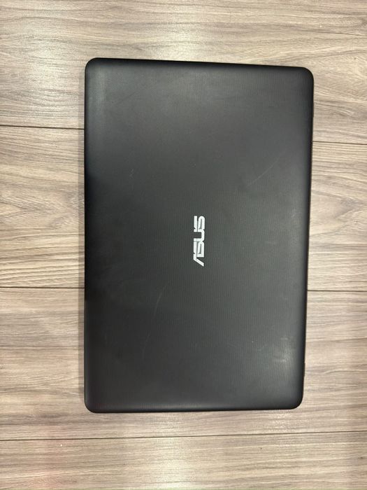 Vând laptop asus R752L