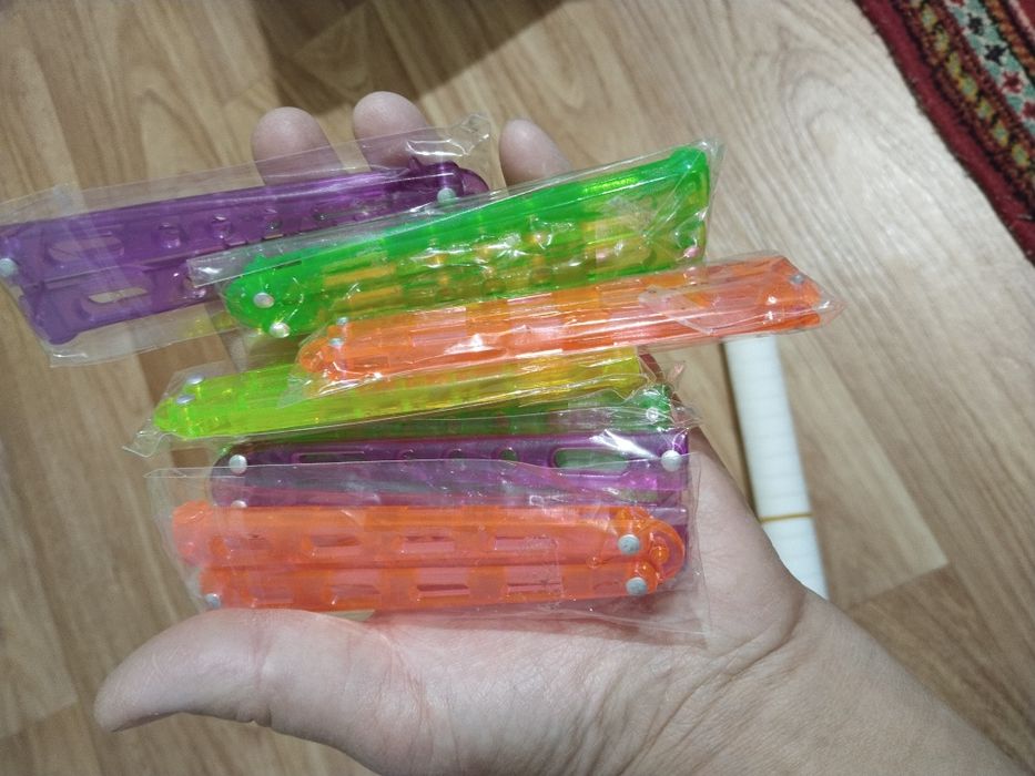 ножи бабочка пластик