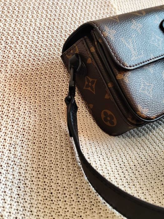 Louis Vuitton Чанта Монограм с модерен удължен дизайн