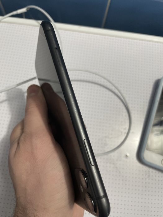 iPhone 11 64gb акб90%