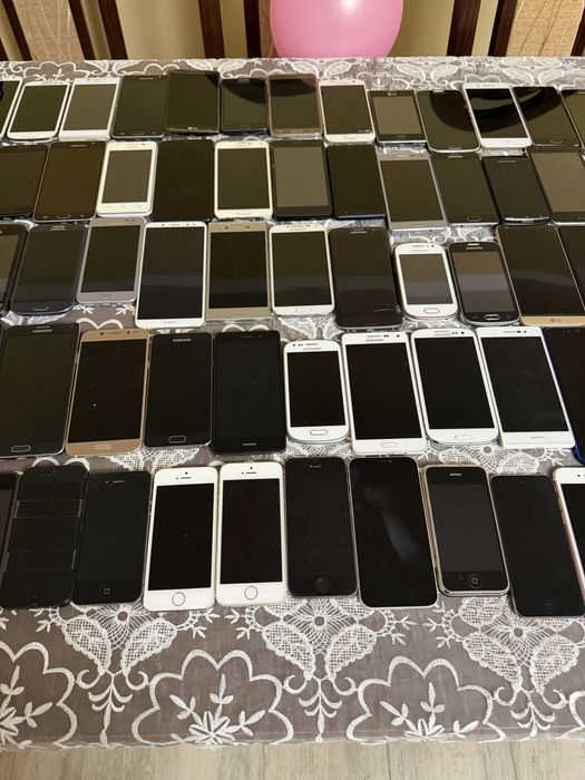 Lot telefoane si tablete 164 de bucati, functionale si cu defecte