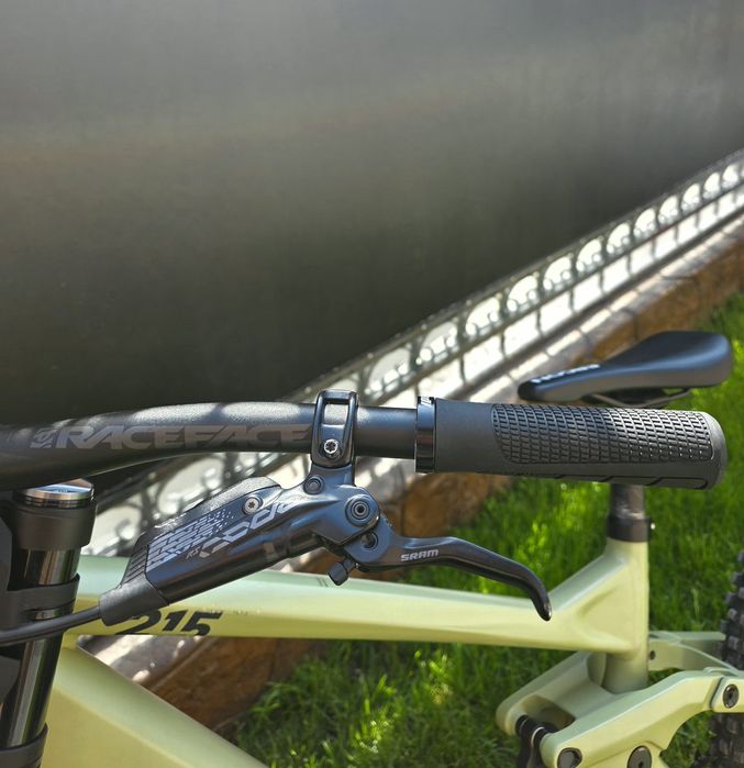 Продавам Cube 215 race DH колело.