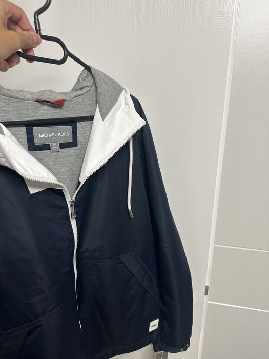 Geaca michael kors cu eticheta