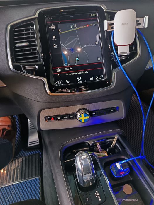 Volvo XC90 plugging hybrid