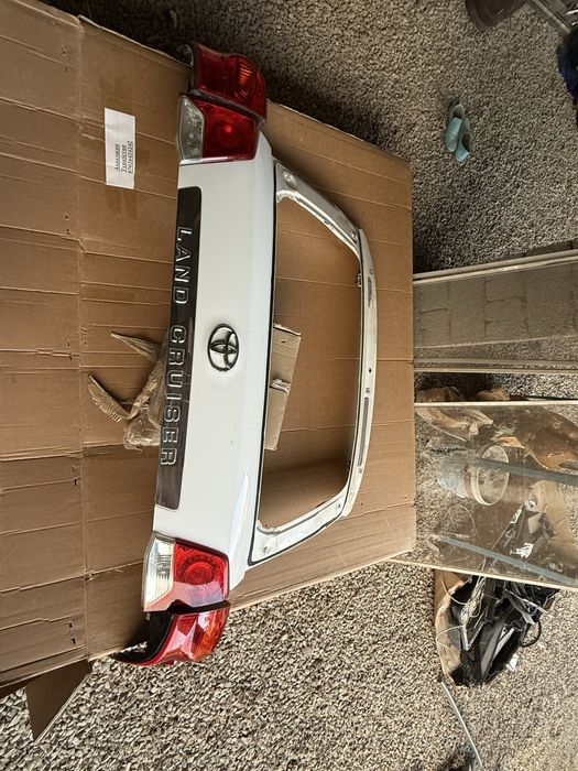 Задный фара на тойота денд крузер 200 рес багажник