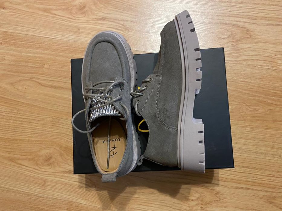 Продам женские ботинки