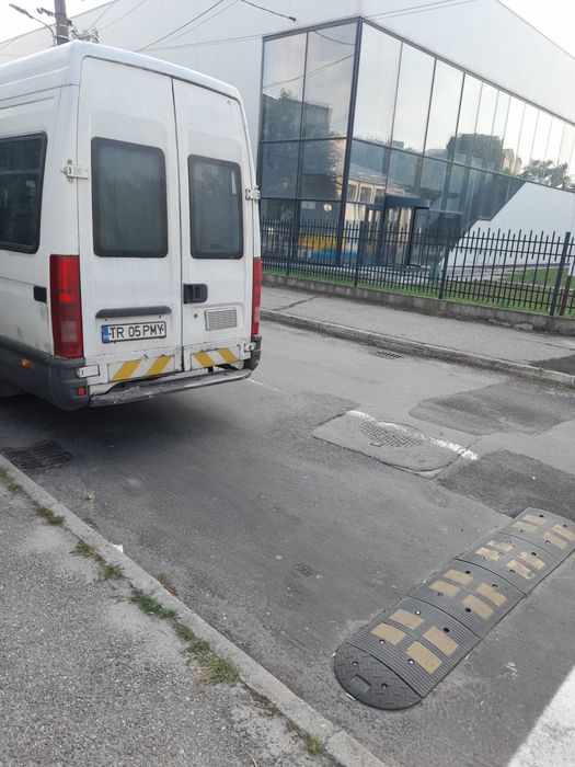 Microbuz Iveco Daily - persoane - 28 locuri (11 in picioare)