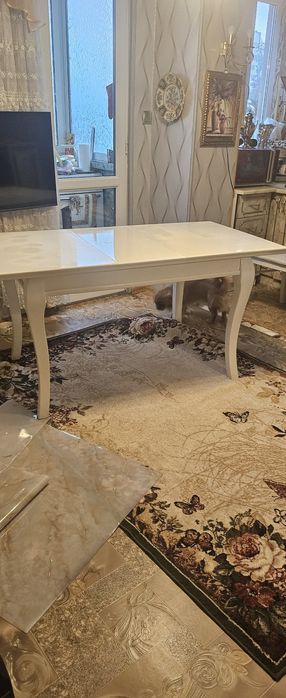Продавам Трапезна маса.