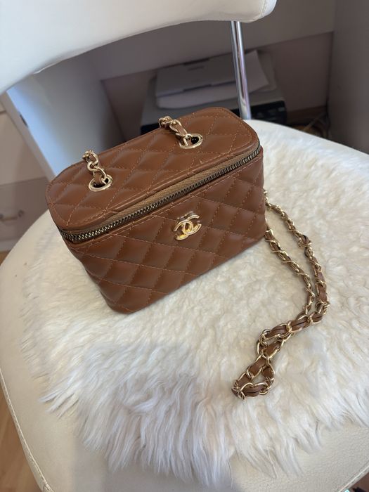 Чисто нова чанта куфарче Chanel