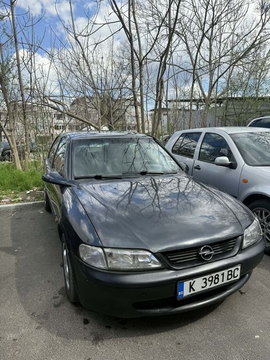 Продавам Опел Вектра Б 1996г.
