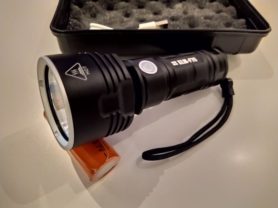 Lanterna vanatoare de mare putere XLM-P70 cu acumulator 26650 OFERTA!