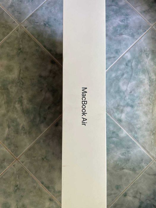 лаптоп mac book air 15 inch 2 броя чисто нови, не отваряни!