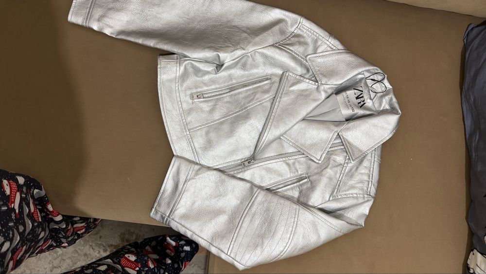 Куртка кожаная жилетка на девочку подростка