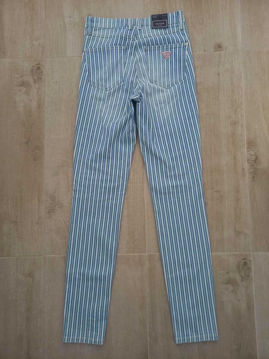 Панталон guess xs 25  син бял райе