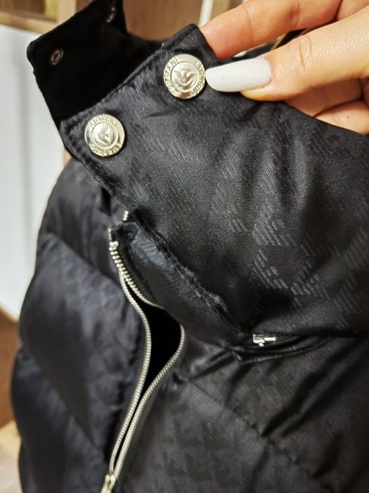 Oferta!! Geaca bărbați impermeabila Armani, calitate top,am mai multe