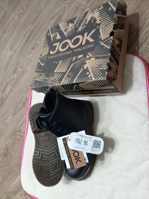 Ботинка новый осенный.