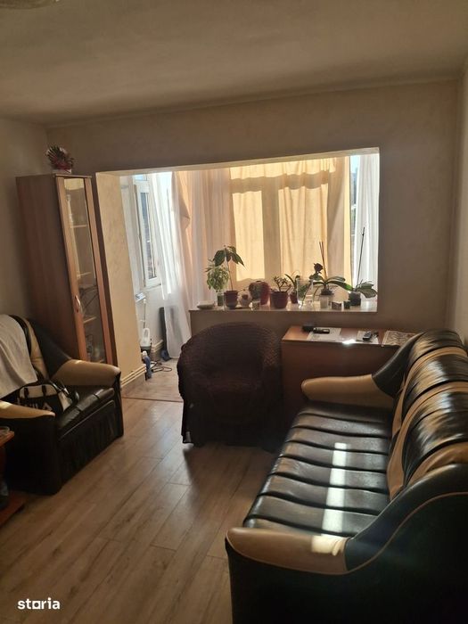 Apartament 3 camere, balcon, centrală pe gaz