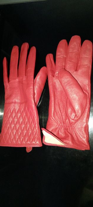 Продам перчатки женские кожаные.