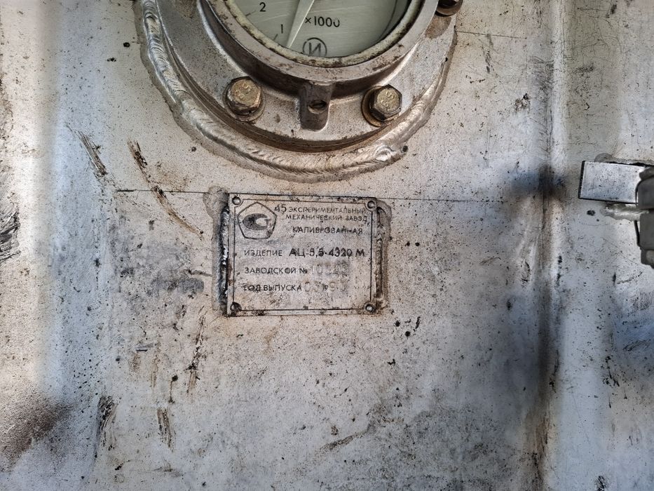 Цистерна автозаправщика ац-5.5