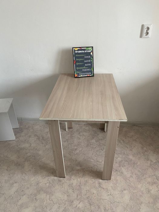 Продам стол кухонный