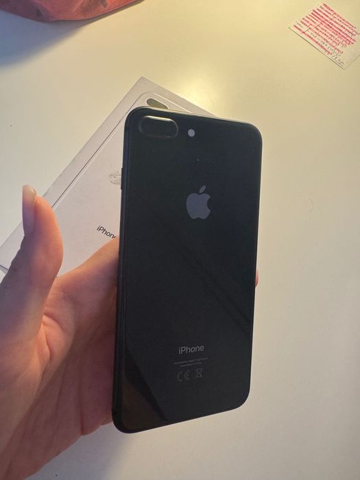 Iphone 8 plus 68 GB, sănătatea bateriei 100%, vine cu cutie si incarcator