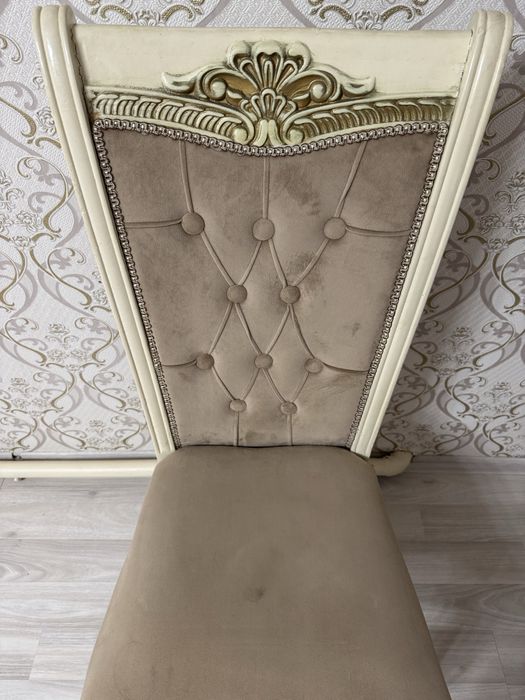 Продаётся большой стол со стульями