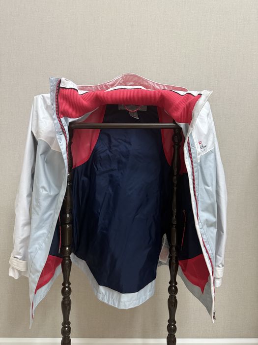 Продам спортивную ветровку